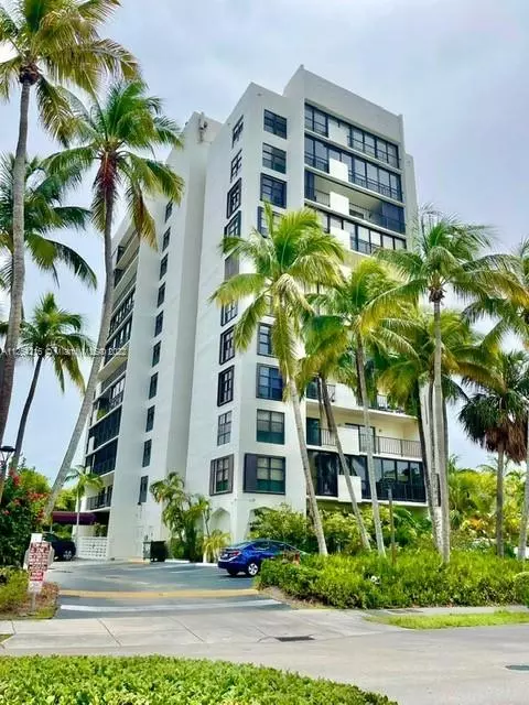 Key Biscayne, FL 33149,77 Crandon Blvd #7C