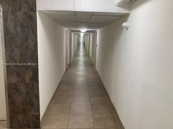 North Miami Beach, FL 33160,16950 W Dixie Hwy A-130 Hwy #130