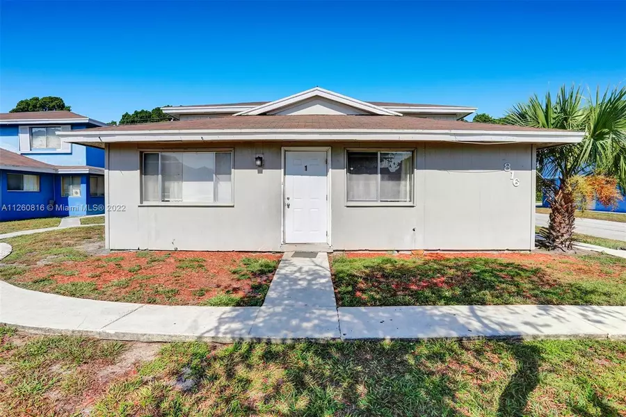 816 W Tiffany Dr #1, Mangonia Park, FL 33407