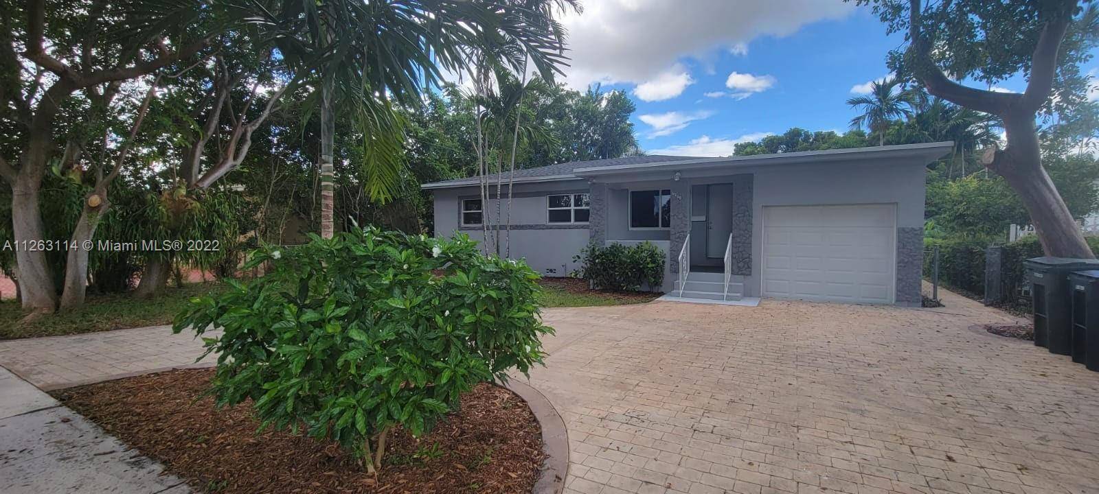 6260 NW 40th St, Virginia Gardens, FL 33166