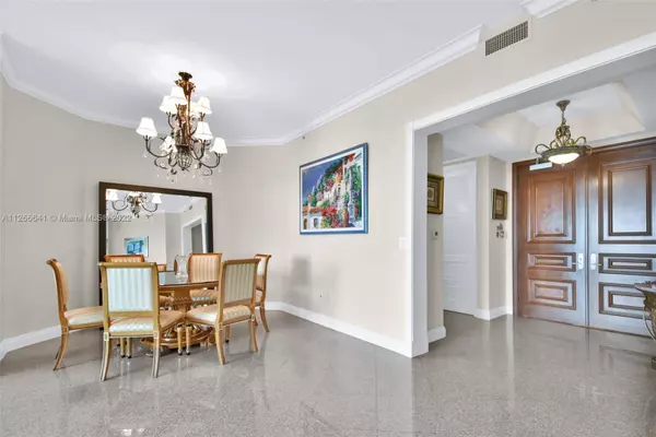 Sunny Isles Beach, FL 33160,16051 Collins Ave #2402