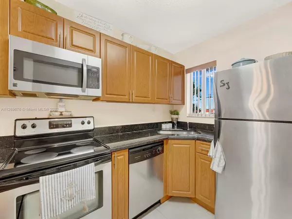 Hialeah, FL 33016,2760 W 76th St #201