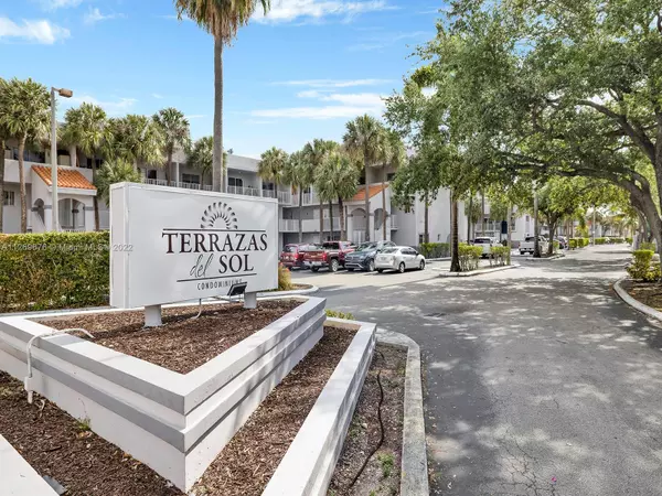 2760 W 76th St #201, Hialeah, FL 33016