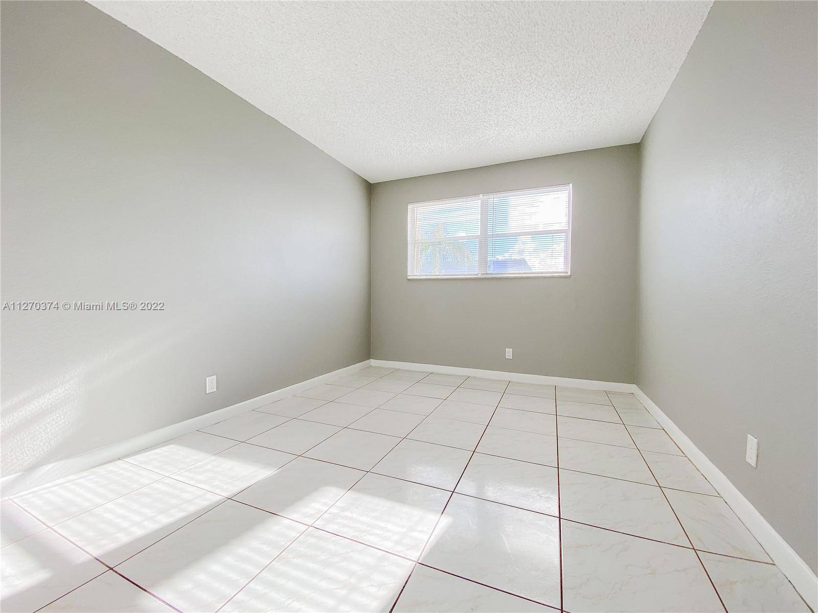 Oakland Park, FL 33334,4050 NE 12th Ter #14-1