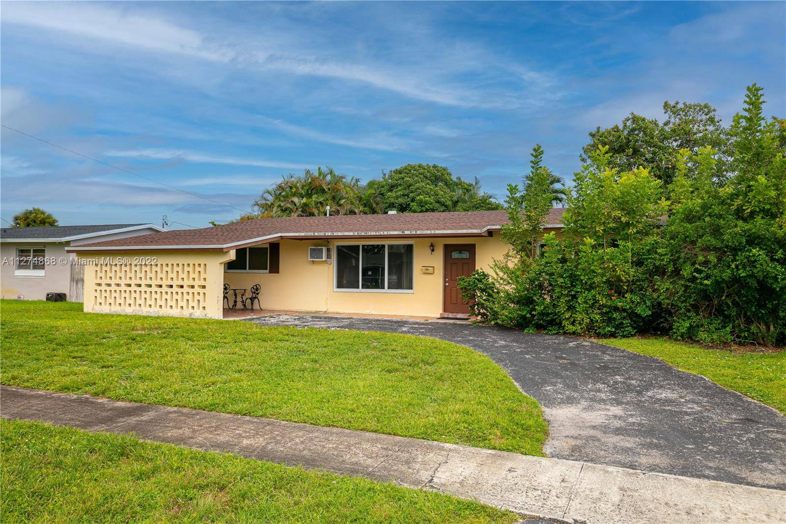 6911 SW 2nd St, Pembroke Pines, FL 33023