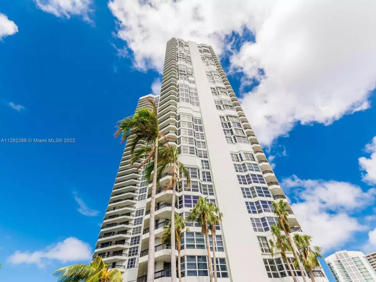 Aventura, FL 33180,3500 Mystic Pointe Dr #405