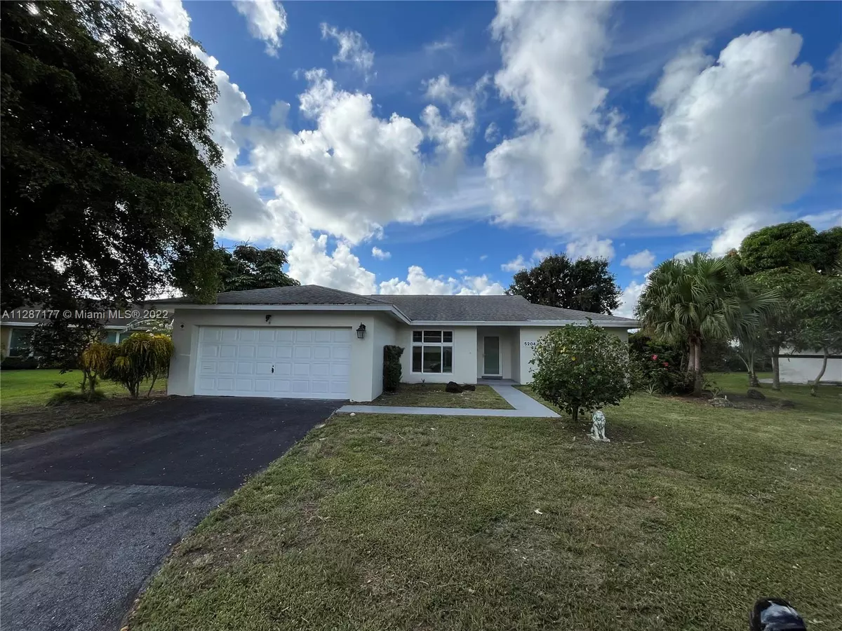 Tamarac, FL 33319,5204 E Palm Cir