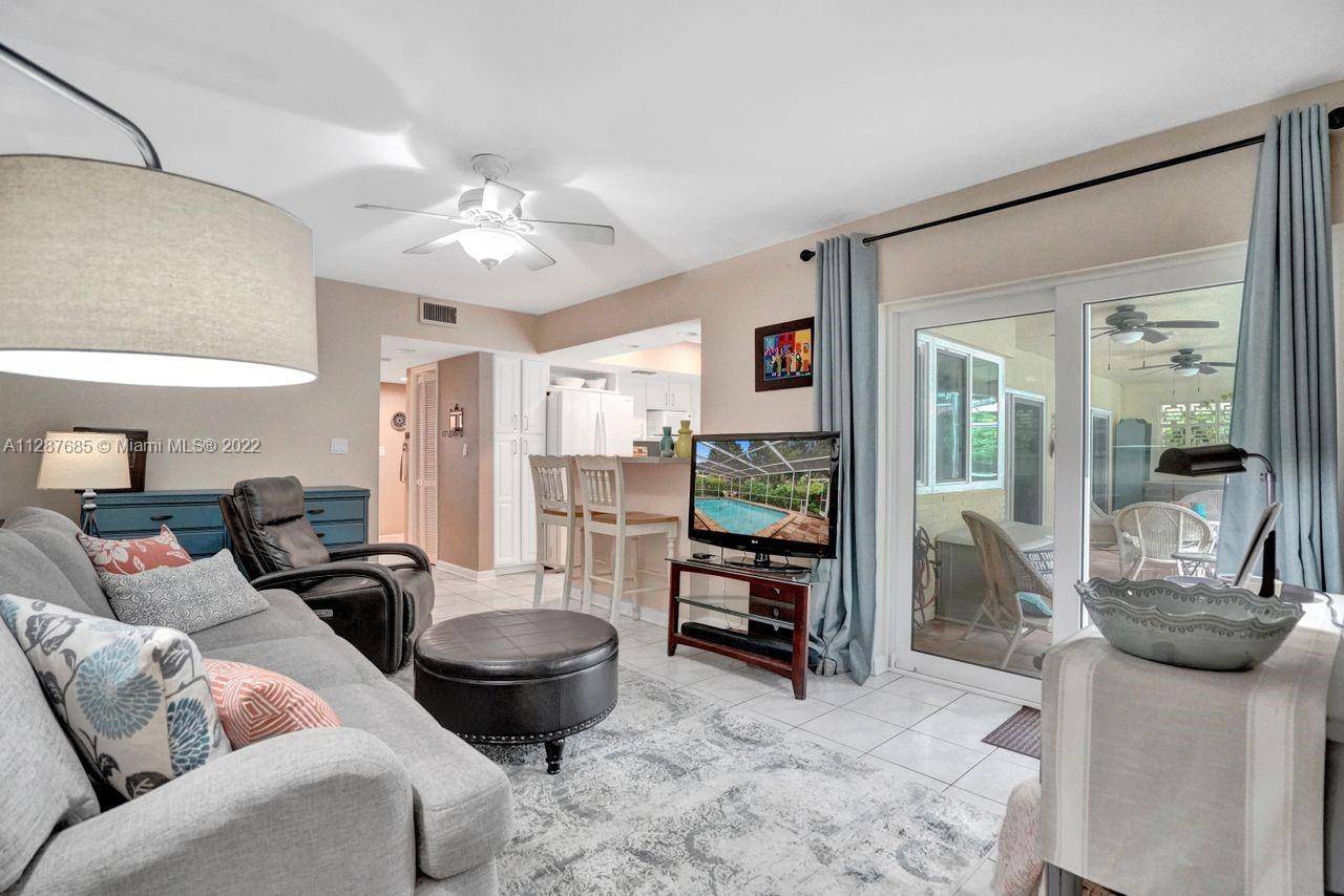 10516 NW 2nd Ct, Plantation, FL 33324