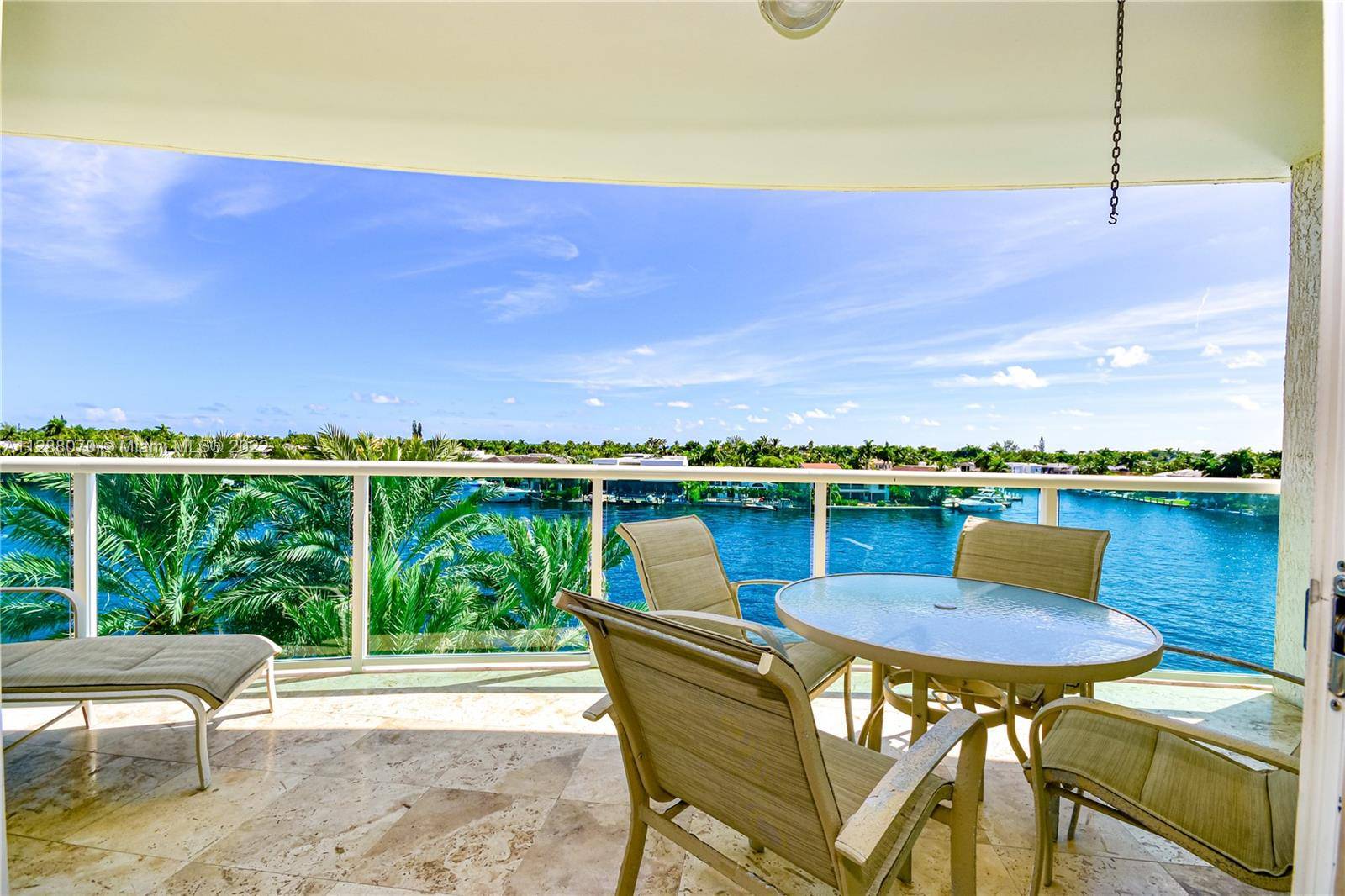 Aventura, FL 33180,20201 E Country Club Dr #505