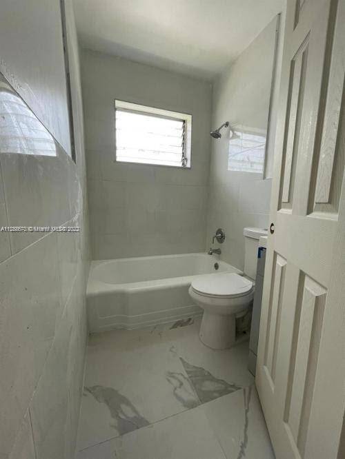 North Miami Beach, FL 33162,181 NE 168th St