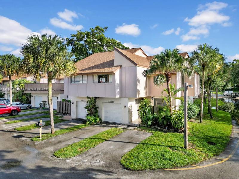 8258 NW 9th St #1, Plantation, FL 33324