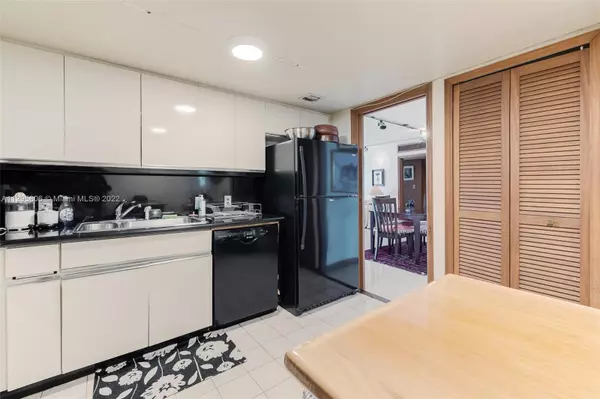 Miami, FL 33129,1627 Brickell Ave #2802