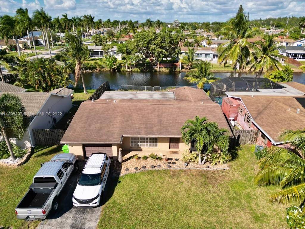 11471 NW 38th Pl, Sunrise, FL 33323