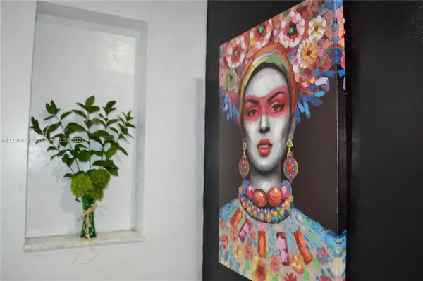 North Miami, FL 33181,1647 NE 142nd St