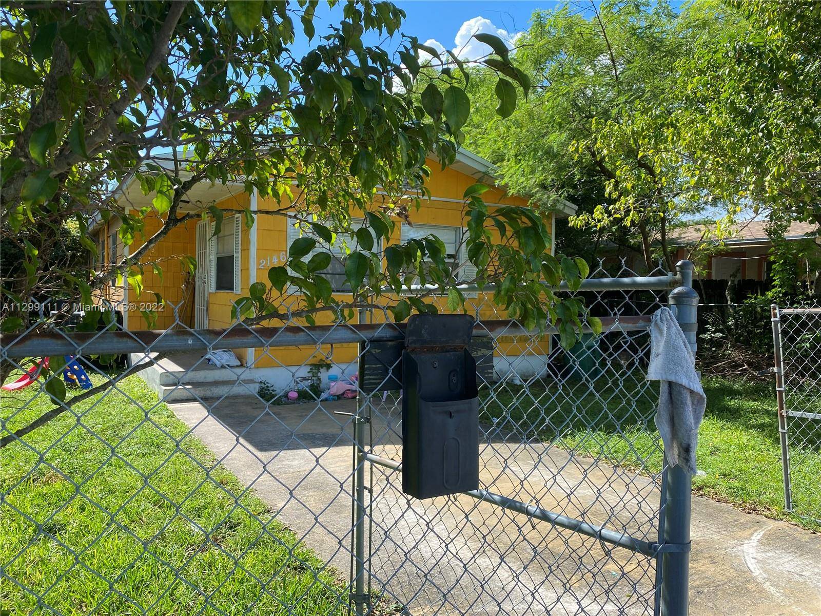 2146 NW 44th St, Miami, FL 33142