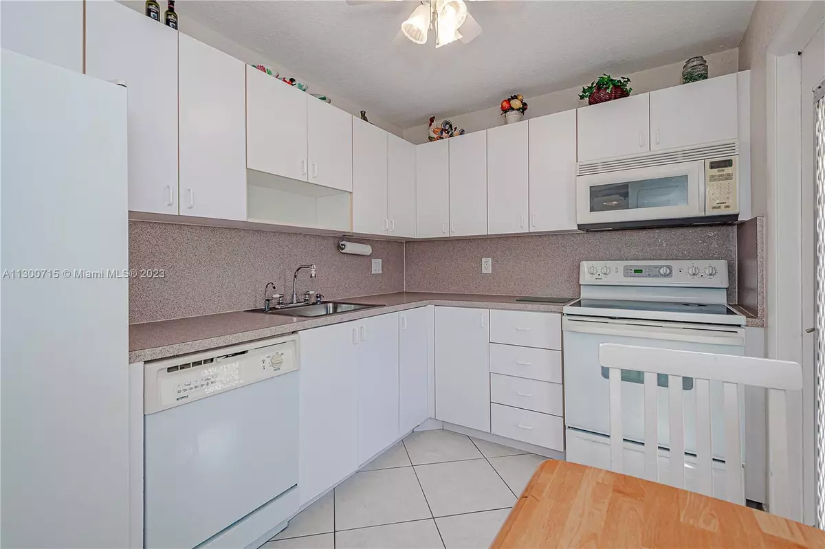 Lauderdale Lakes, FL 33319,3990 NW 42nd Ave #305