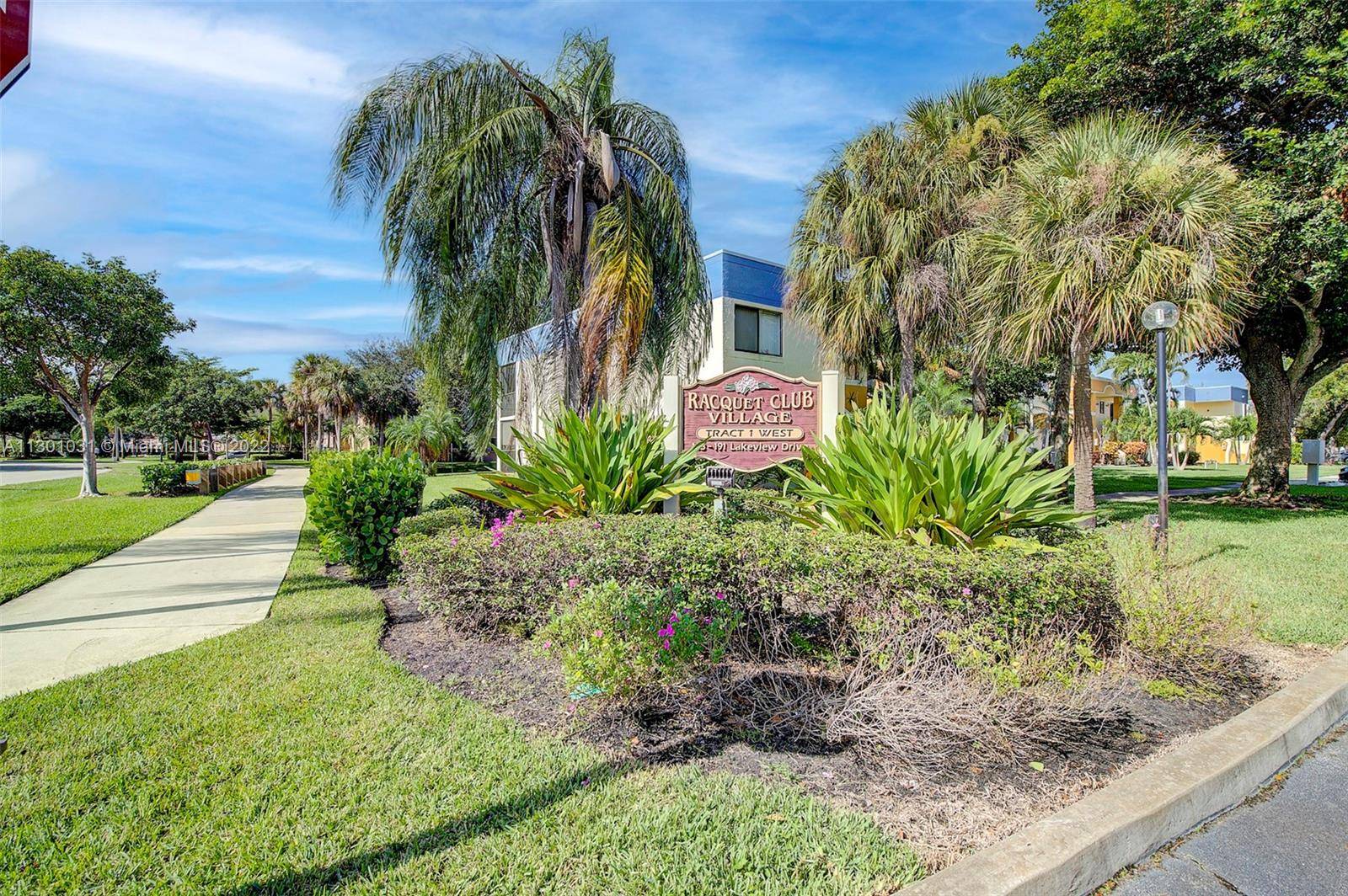 165 Lakeview Dr #201, Weston, FL 33326