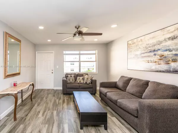 Hollywood, FL 33020,2210 Taylor St #303