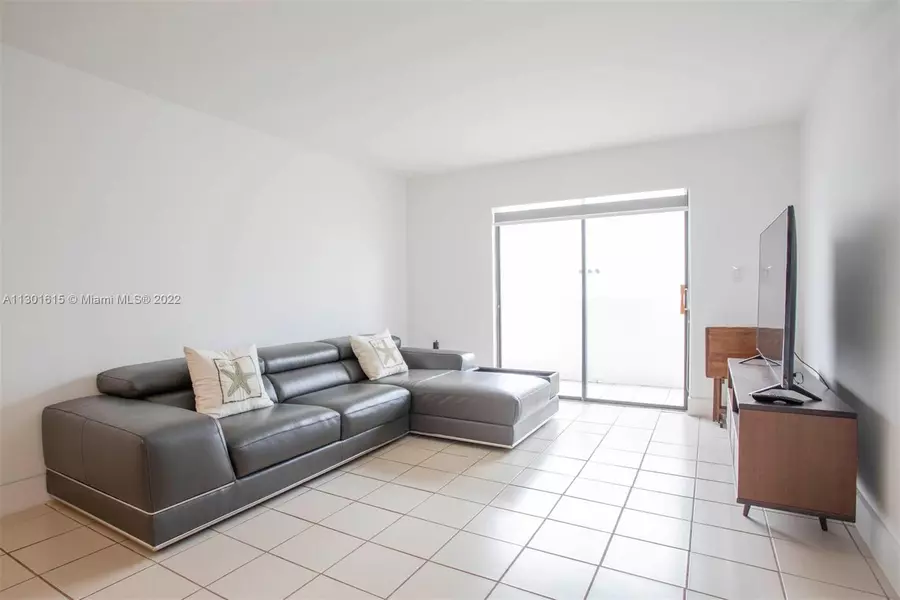 1418 Collins Ave #302, Miami Beach, FL 33139