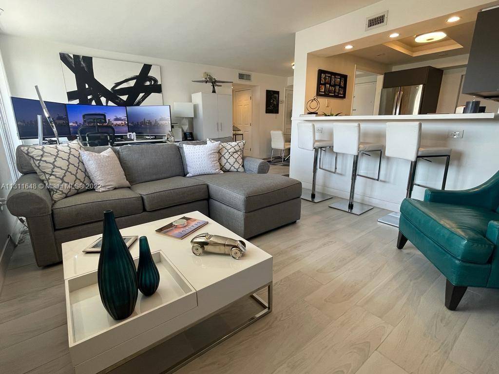 Miami Beach, FL 33139,720 Collins Ave #402