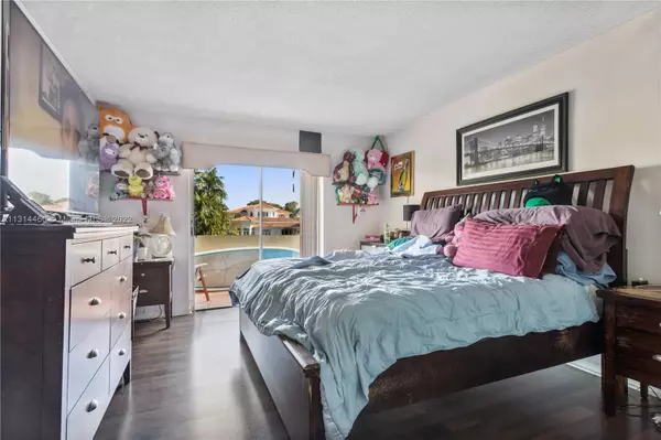 Miami Beach, FL 33140,4011 N Meridian Ave #22