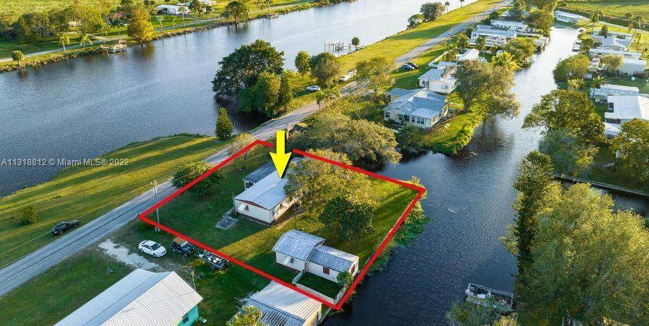 1690 Riverside Dr, Moore Haven, FL 33471