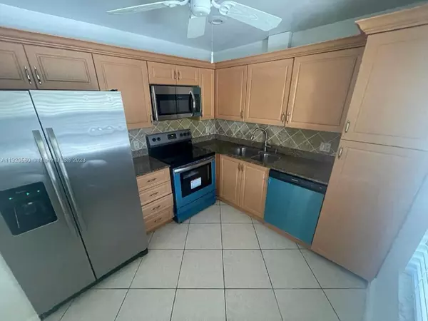 Pompano Beach, FL 33060,134 S Cypress Rd #421