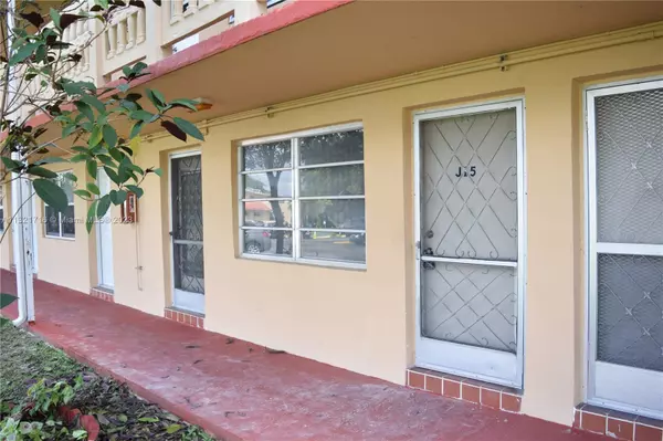 Miami, FL 33179,20311 NE 2nd Ave #15