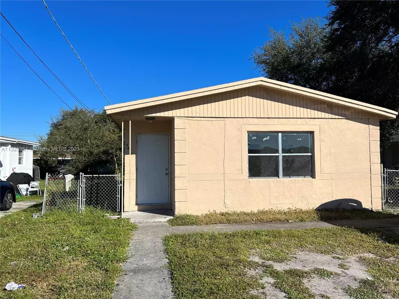 4611 SW 19th St, West Park, FL 33023