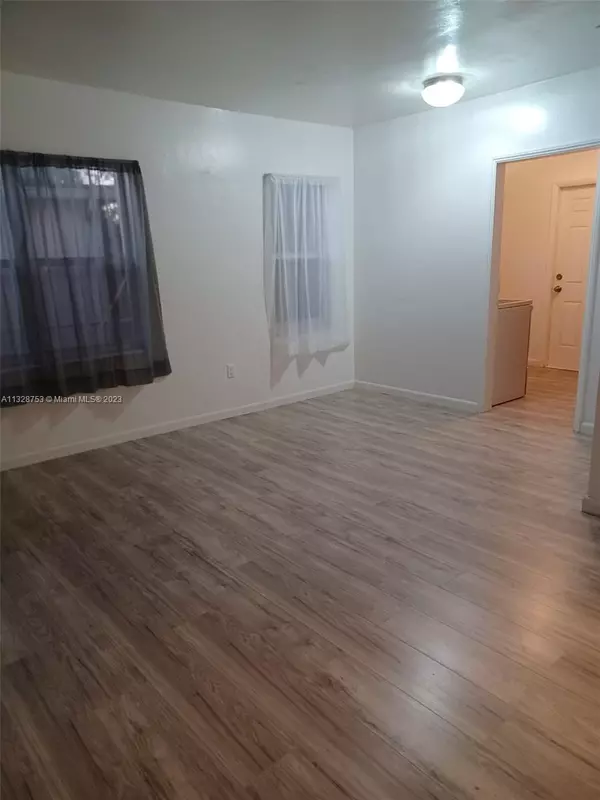 North Miami, FL 33161,1215 NE 127th St