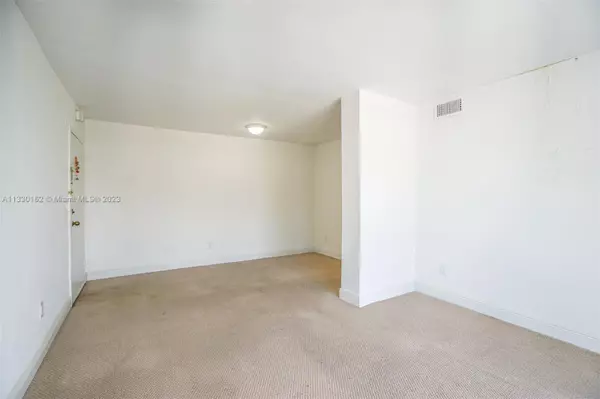 North Miami, FL 33161,12105 NE 6th Ave #201