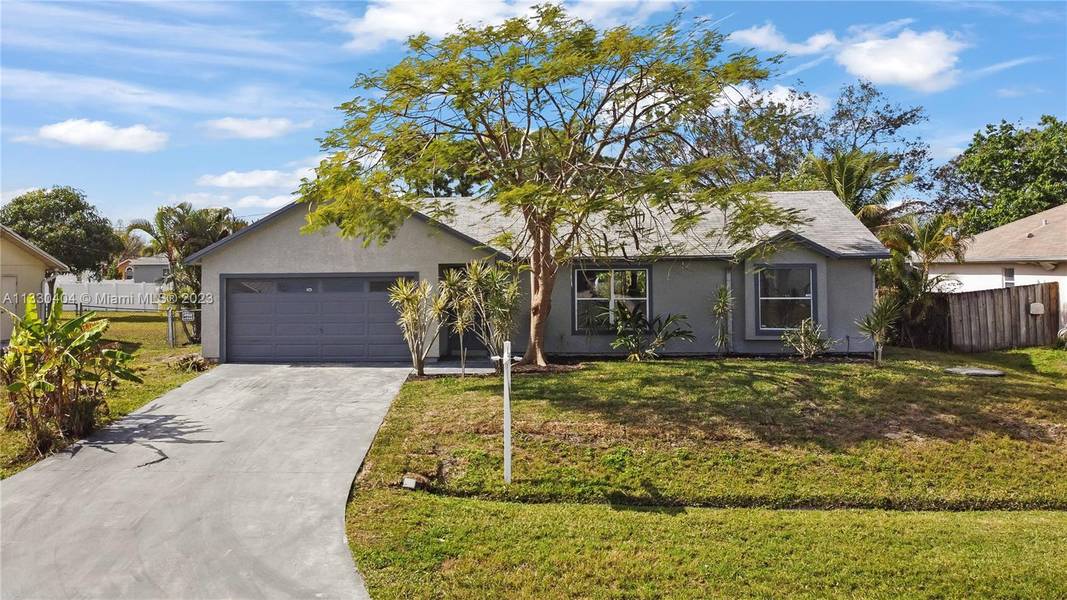 1642 SW Angelico Ln, Port St. Lucie, FL 34984