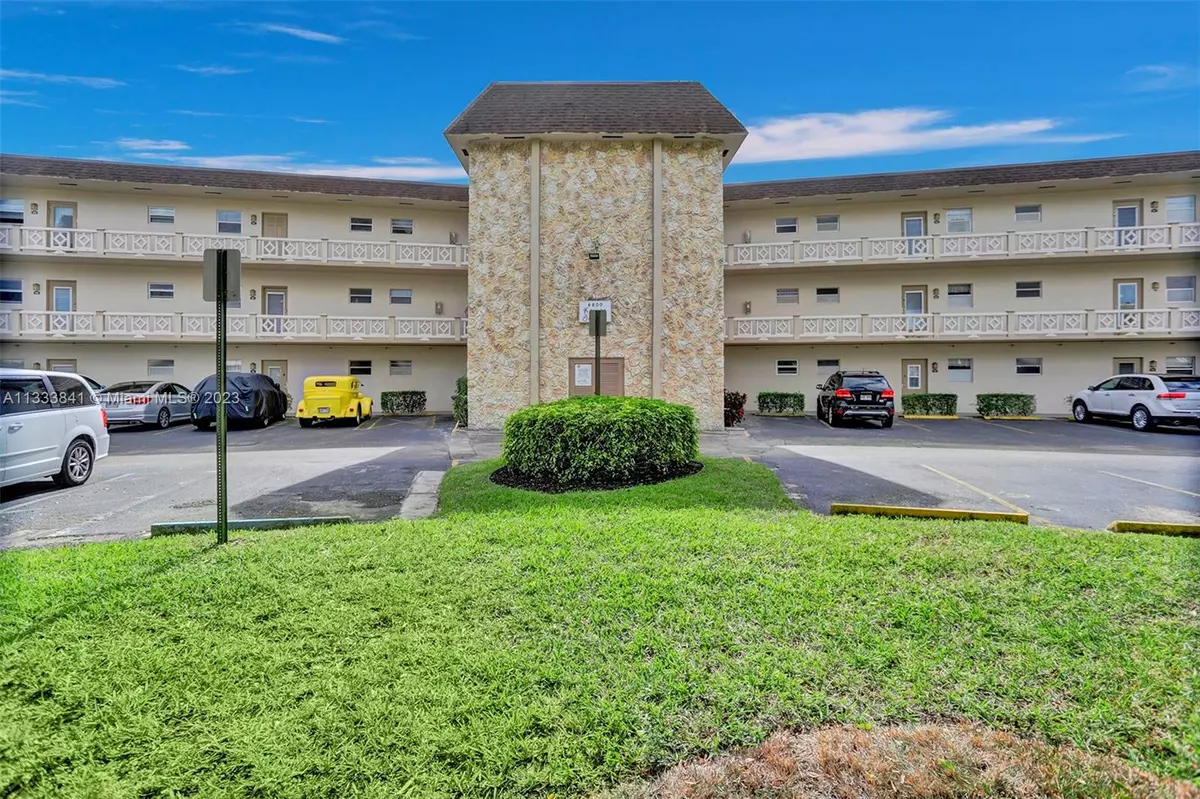 Lauderdale Lakes, FL 33319,4800 NW 35th St #608