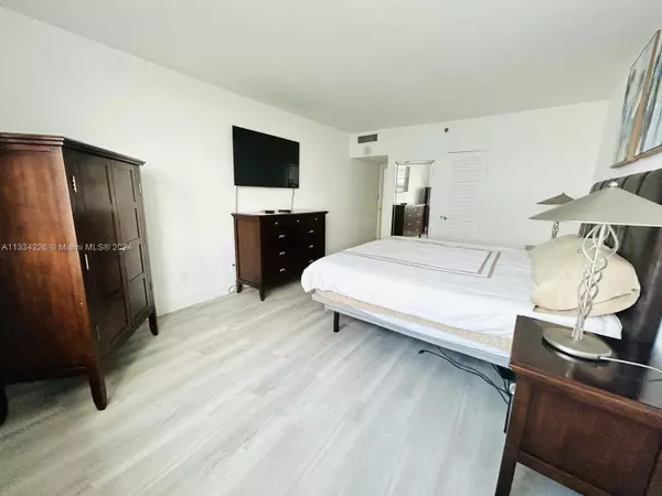 Miami Beach, FL 33139,100 Lincoln Rd #535