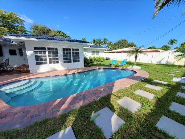 2100 NE 53rd St, Fort Lauderdale, FL 33308