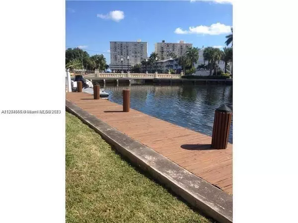 Hallandale Beach, FL 33009,580 Egret Dr #209