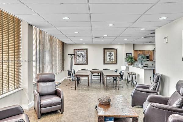 2450 NE 135th St #103 North Miami, FL 33181