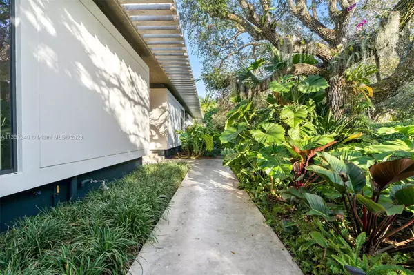 Pinecrest, FL 33156,7865 SW 125th St