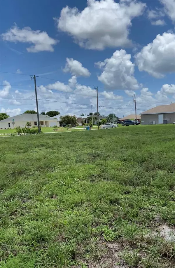Cape Coral, FL 33993,905 NW 9TH PL