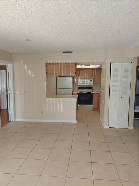 2412 SE Garden Ter #201, Port St. Lucie, FL 34952