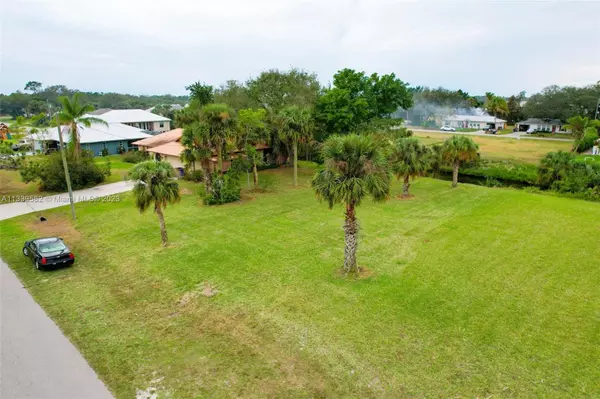 Other City - In The State Of Florida, FL 33920,2210 Waylife Ct