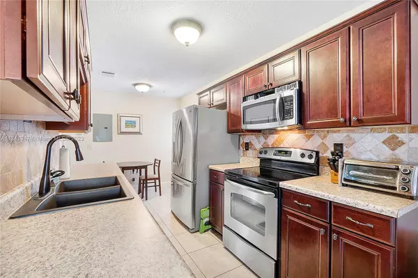 Coral Springs, FL 33071,9730 NW 14th St #40