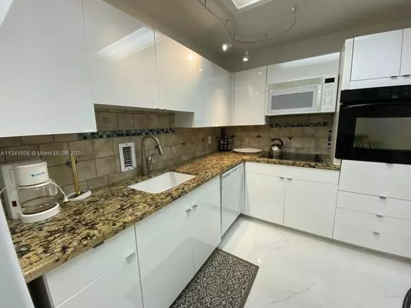 Hollywood, FL 33019,4001 S Ocean Dr #10F