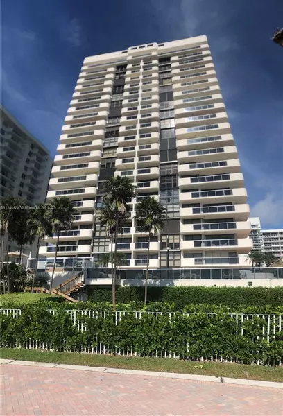 5757 Collins Ave #1002, Miami Beach, FL 33140