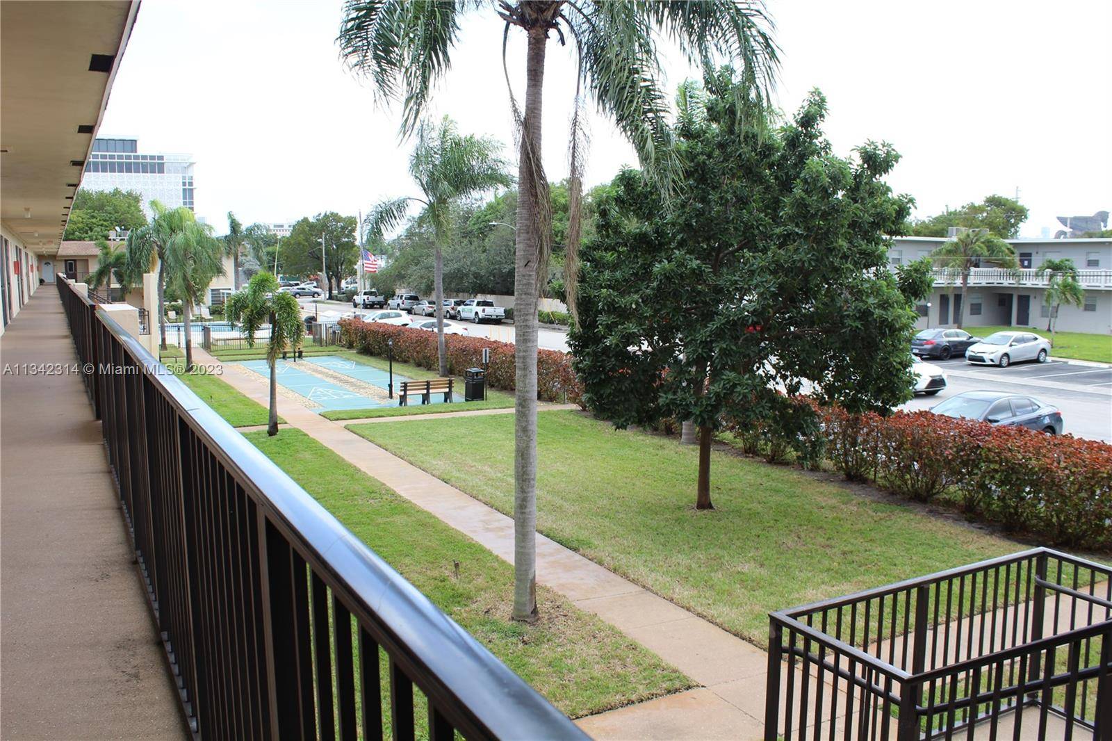 Hallandale Beach, FL 33009,421 NE 1st St #112