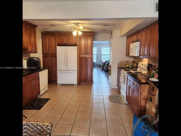 Coral Springs, FL 33065,3057 Coral Springs Dr #202