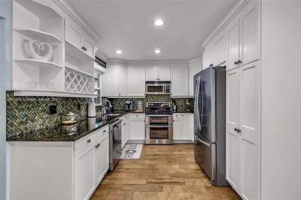 Wilton Manors, FL 33311,733 NW 28th St