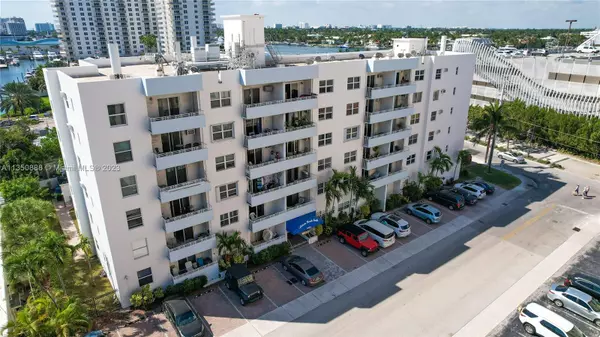 Fort Lauderdale, FL 33316,2900 Banyan St #302