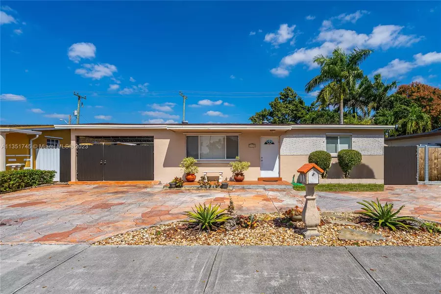 1175 W 33rd St, Hialeah, FL 33012