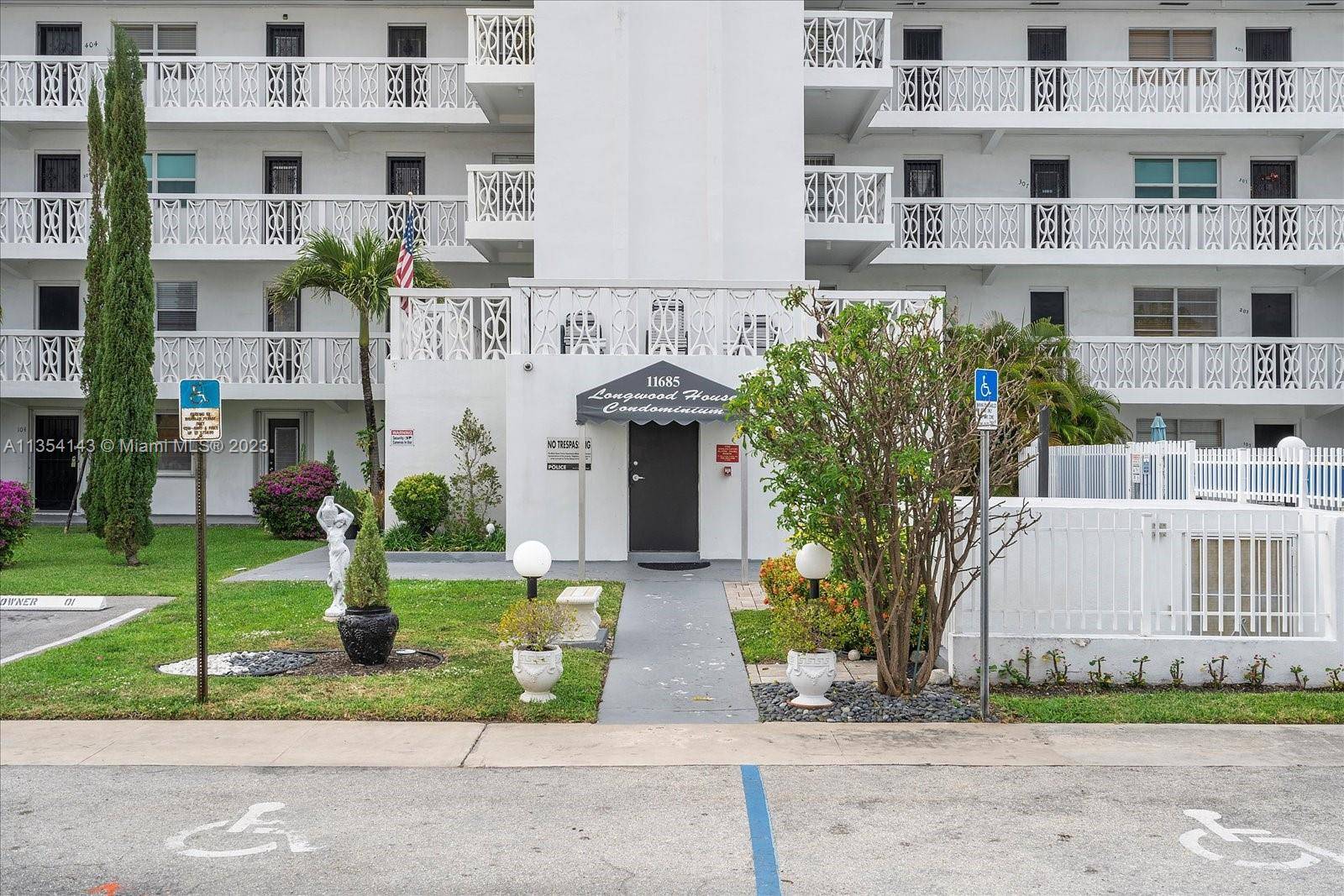 North Miami, FL 33181,11685 Canal Dr #209
